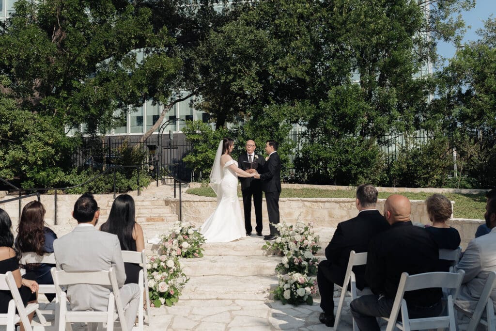 Candid moments during an Allan House wedding