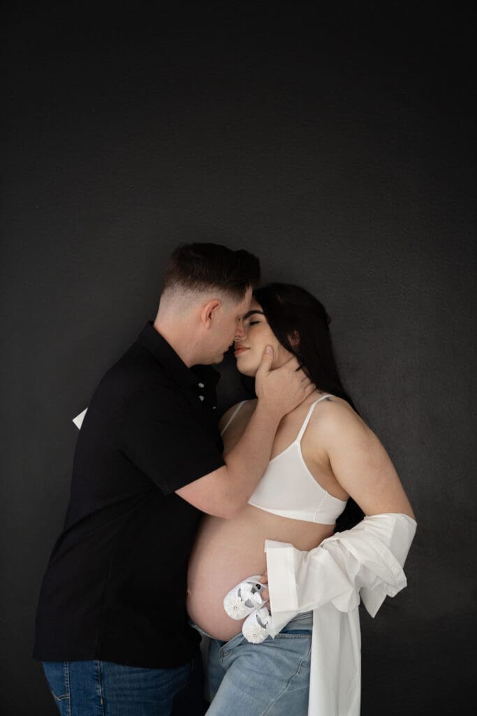 austin maternity photographer captured intimate moment during maternity session