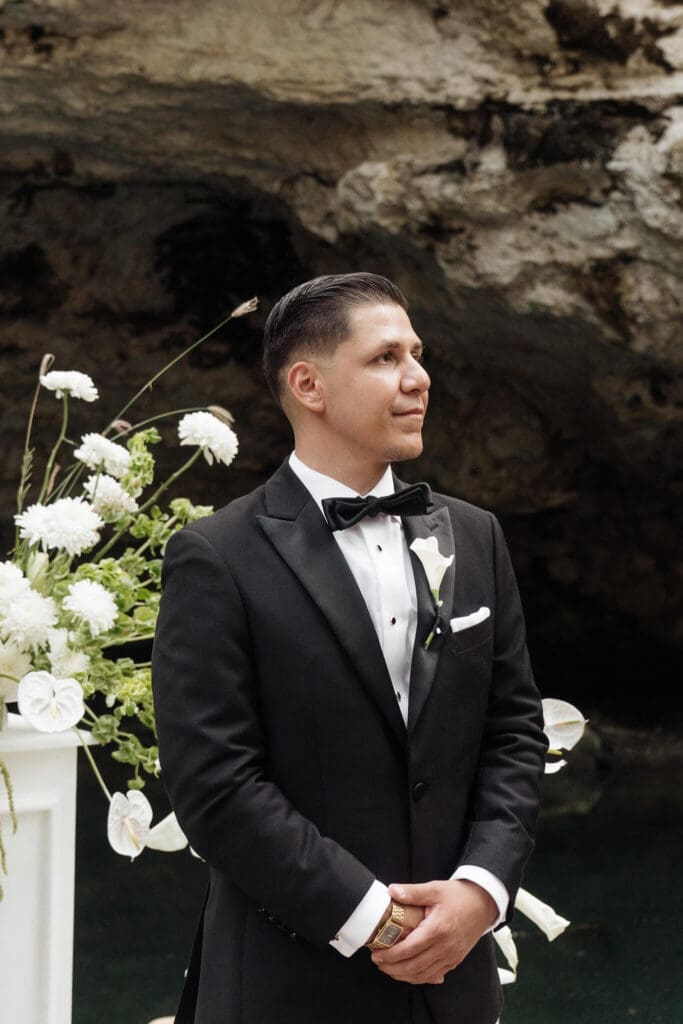 Bridal portrait surrounded by Cancun jungle greenery