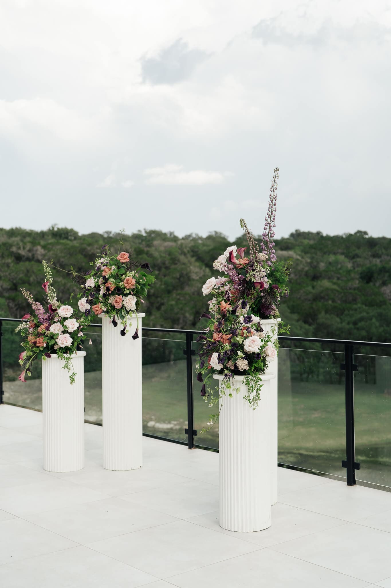 videre estate wedding with spring florals 